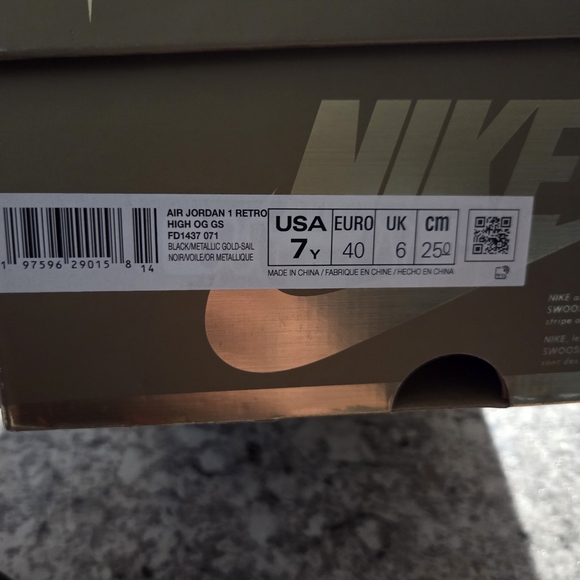New In Box Air Jordan 1 Retro High OG Black and Gold Men's And Women Shoes - Picture 8 of 11
